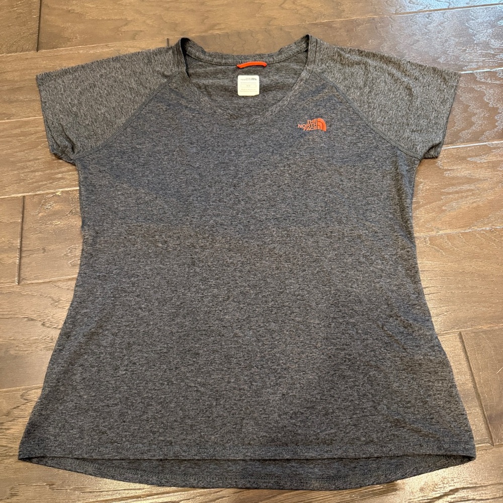 The North Face Women’s Reaxion Heather Gray Performance Tee V-Neck M